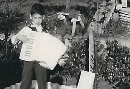 05. Bob at Uncle Al and Auntie Pauline's Orcgard Avenue Rewood City Age 6 1951 cropped